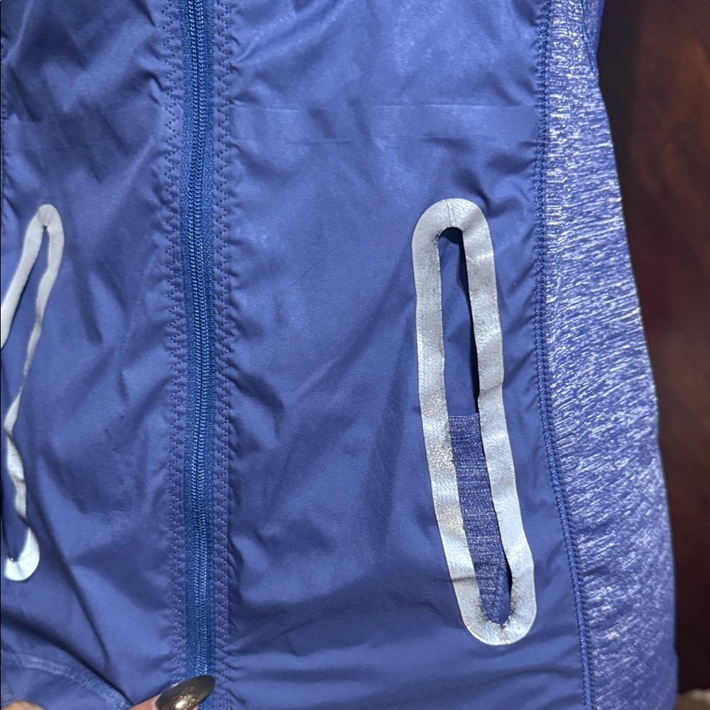 Lululemon Run: Featherweight Hybrid Jacket
Royalty size 4 - Picture 9 of 16